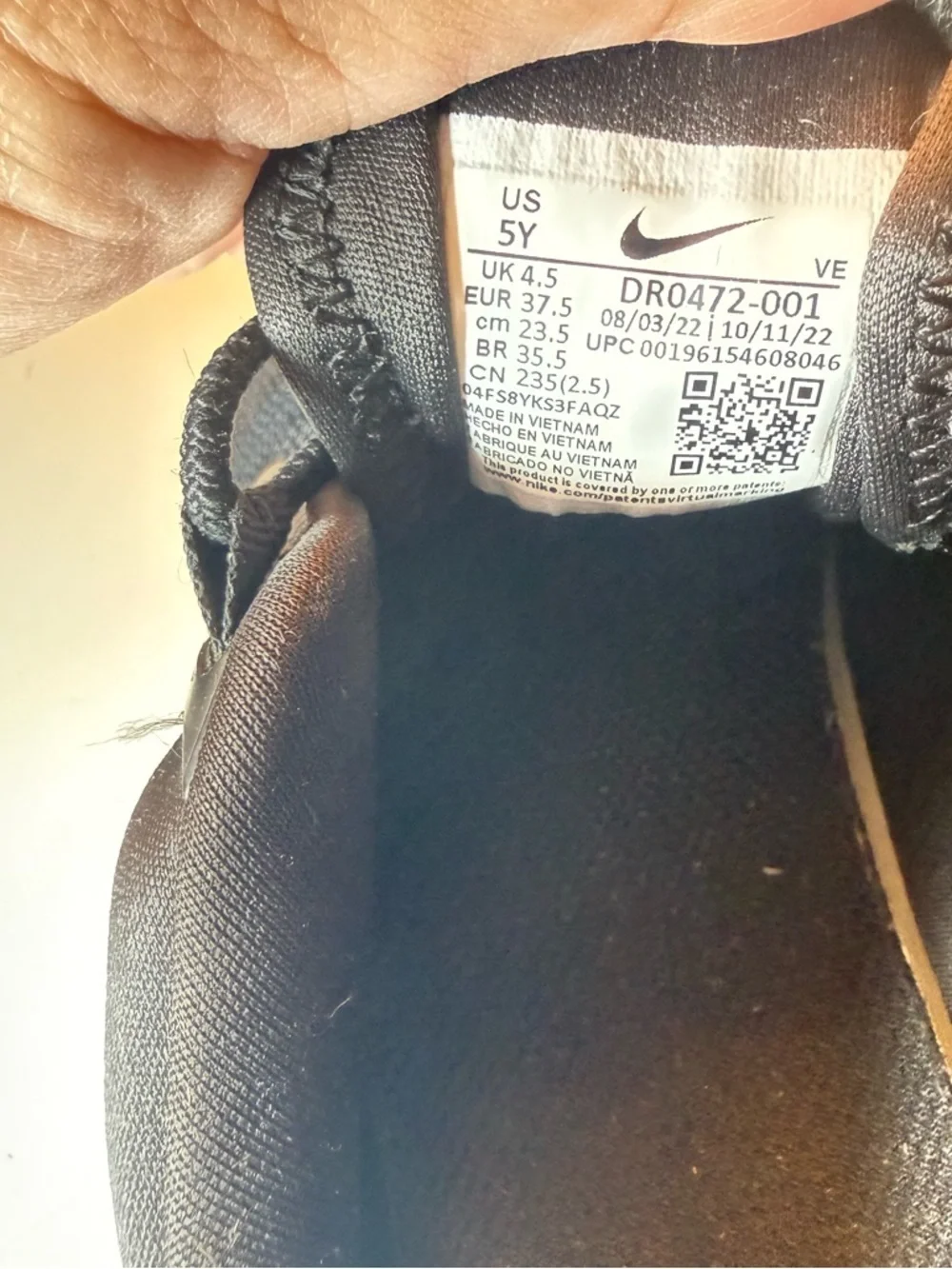 Nike Black and White Athletic Sneakers with Quick-Lace